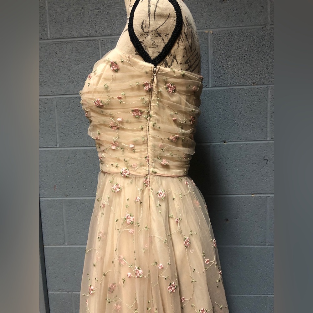 Elegant soft pink Floral Embroidered Wedding Dress - Picture 3 of 15